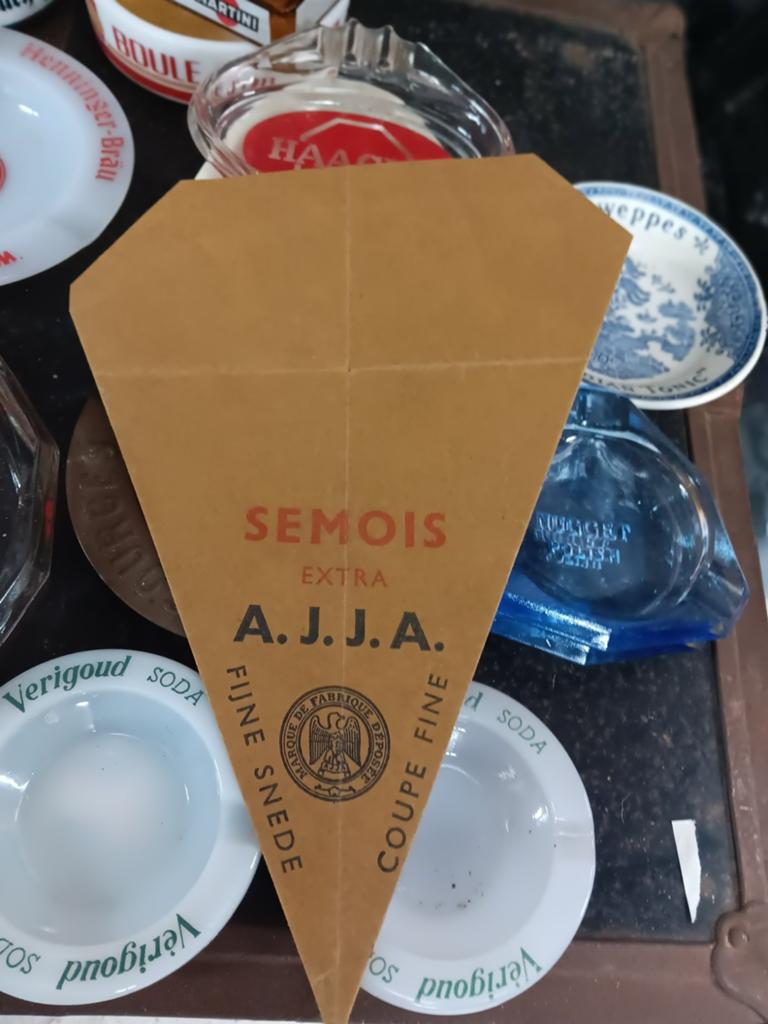 Sac à tabac Ajja, Collections, Enlèvement