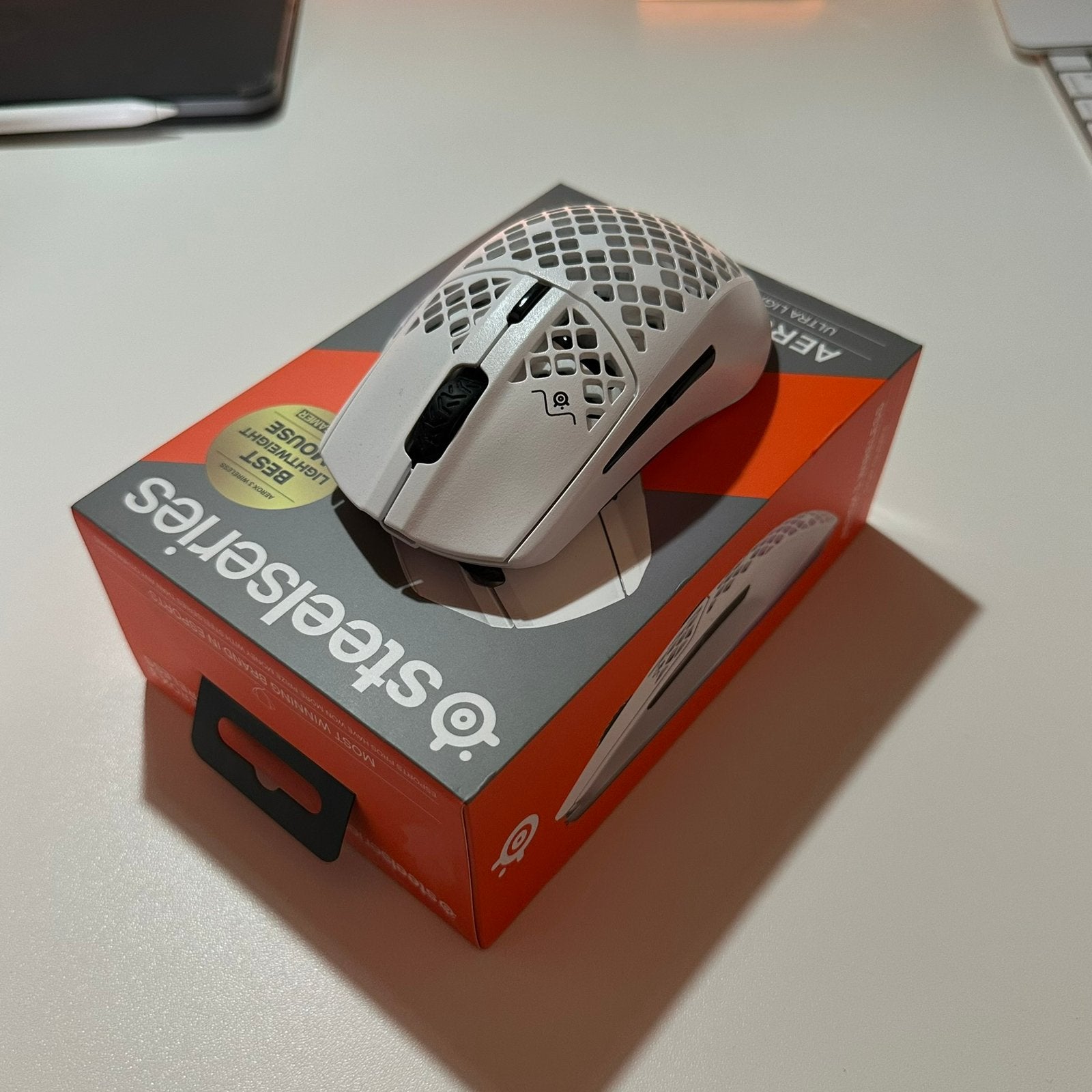 Souris Gaming SteelSeries Aerox 3 Wireless (Snow), Informatique & Logiciels, Enlèvement, Comme neuf, Sans fil, Souris
