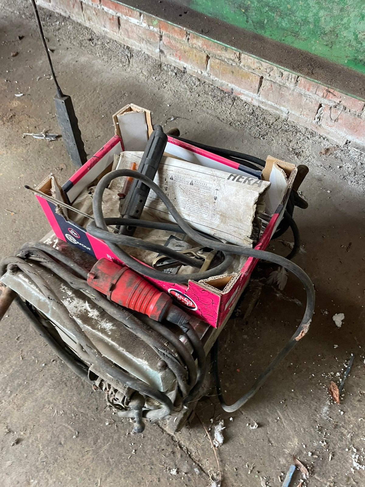 Gepensioneerde laspost, 380 V, werkend weggezet, Doe-het-zelf en Bouw, Ophalen, Gebruikt, 150 tot 250 ampère, Elektroden