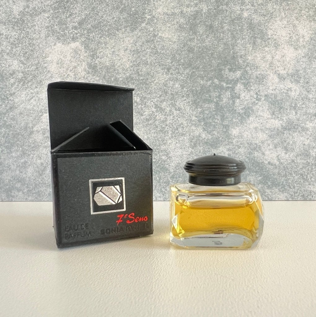 Miniature de parfum 7e sens de Sonia Rykiel, Handtassen en Accessoires, Uiterlijk | Parfum, Zo goed als nieuw, Ophalen of Verzenden