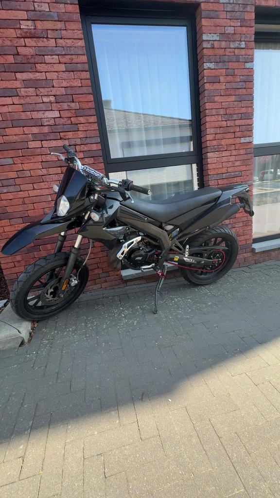 Derbi senda, Fietsen en Brommers, Brommers | Derbi, Ophalen, 6 versnellingen, 50 cc, Klasse B (45 km/u)