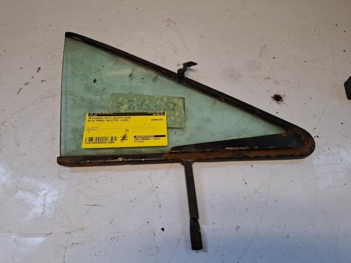 Vitre triangulaire avant droite d'un Alfa Romeo Alfetta, Autos : Pièces & Accessoires, -, 3 mois de garantie, Utilisé, Alfa Romeo