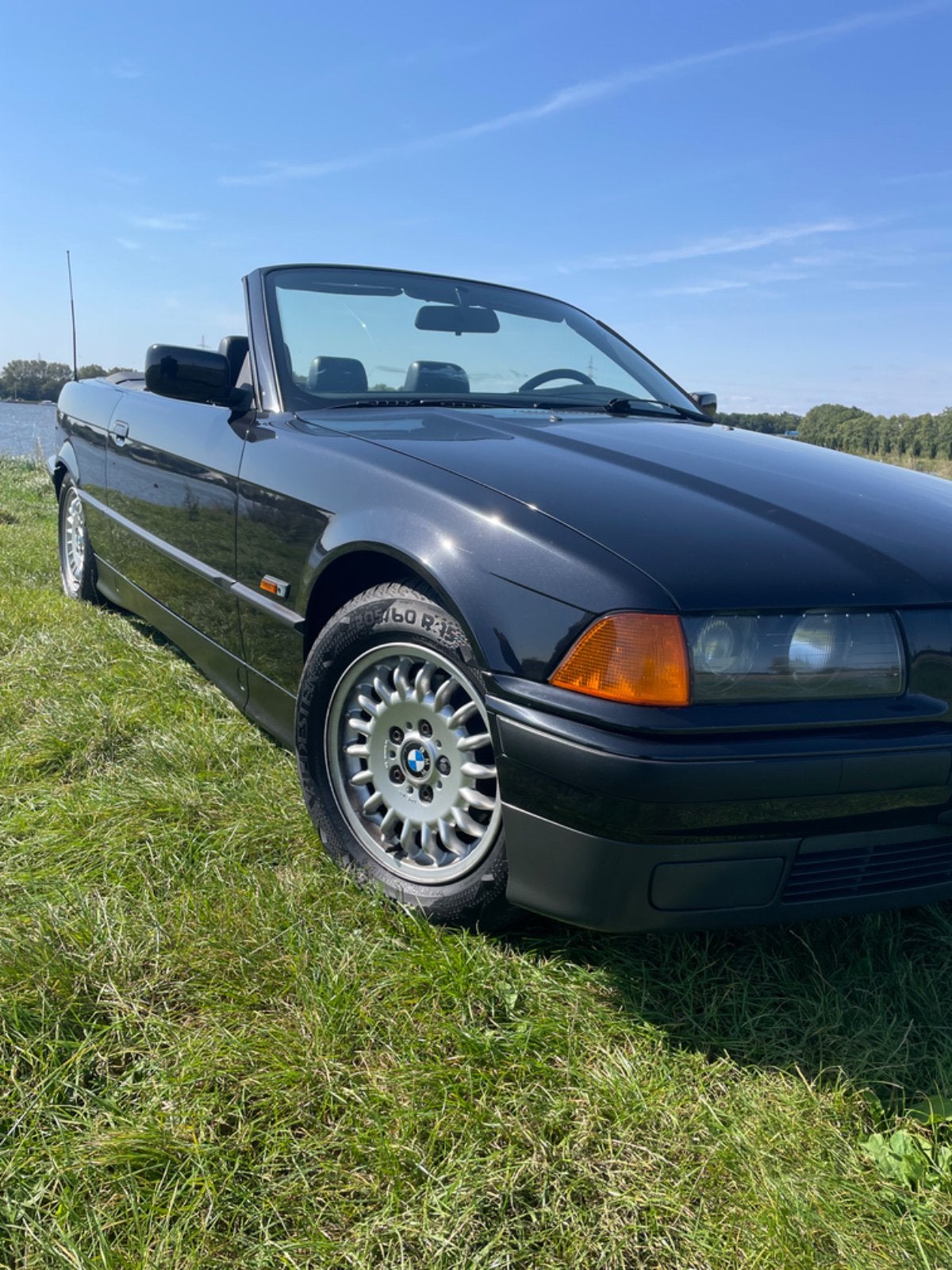 BMW e36 320ia cabriolet oldtimer, Auto's, BMW, Particulier, 3 Reeks, Benzine, Cabriolet, Automaat, Zwart, Zwart, Leder, Onderhoudsboekje
