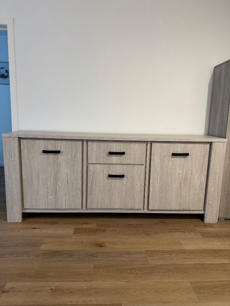 Dressoir met veel opbergruimte, Ophalen