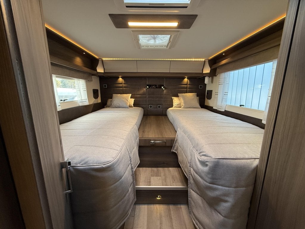 Kabe Travel Master Imperial i910 GB, Automaat, Verwarmde buitenspiegels, Antidémarrage, Ringverwarming