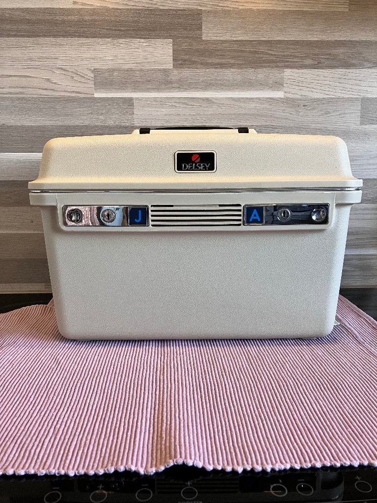 Vintage DELSEY beautycase/ toiletkoffer  creme, Ophalen, Gebruikt, Beige, Met slot