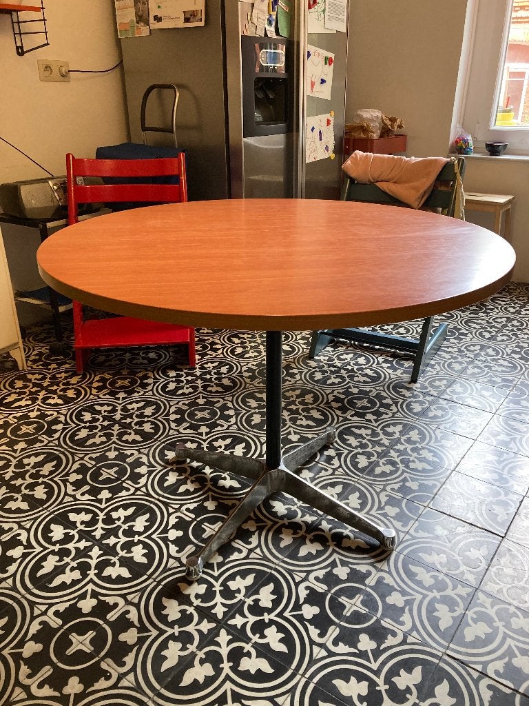 Table ronde pieds chromés vintage, Maison & Meubles, Quatre personnes, 100 à 150 cm, Enlèvement, Utilisé