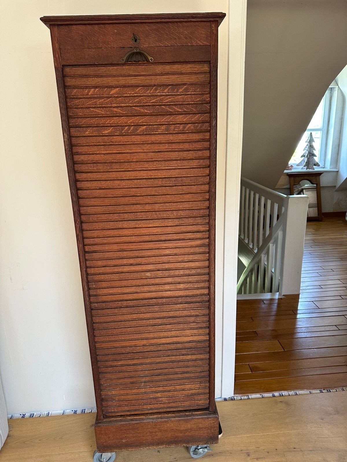 Antieke houten rolluikkast, Ophalen