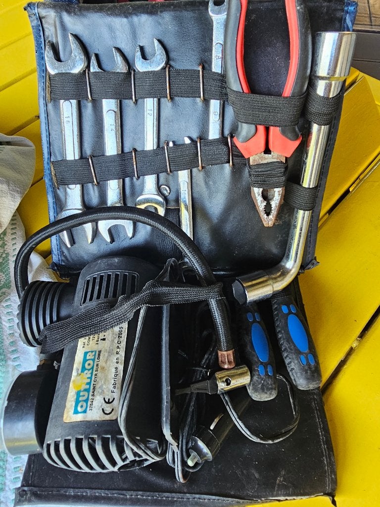 Kit chargeur Outror, Autos : Divers, Démarreurs de saut, Enlèvement ou Envoi, Comme neuf