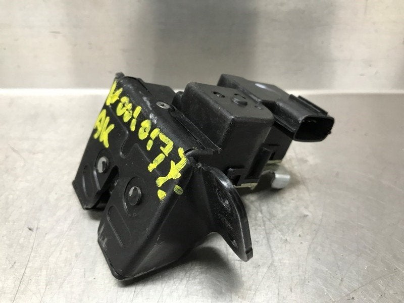 SLOTVANGER ACHTERKLEP Kia Pro cee'd (EDB3) (|812301H300|), Gebruikt, Kia
