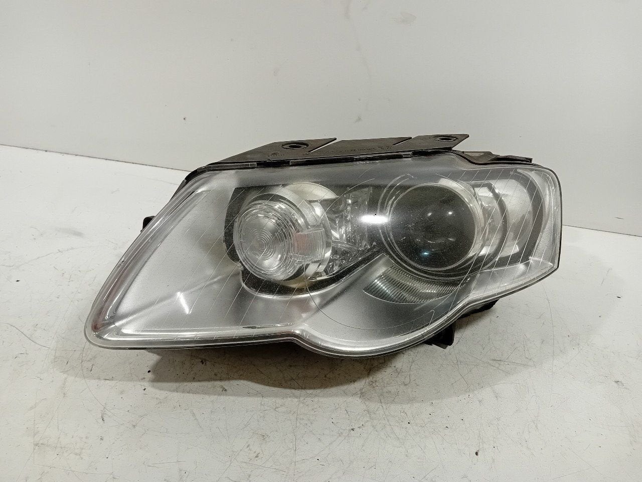 Koplamp links Volkswagen Passat, Onderdelen@venauto.nl, Van der Ven Autorecycling B.V., Ettenseweg 76, 4706 PB Roosendaal, The Netherlands