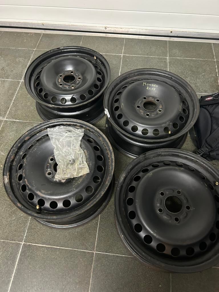 Stalen velgen Ford Mondeo, Enlèvement, Pneus hiver, Jante(s)