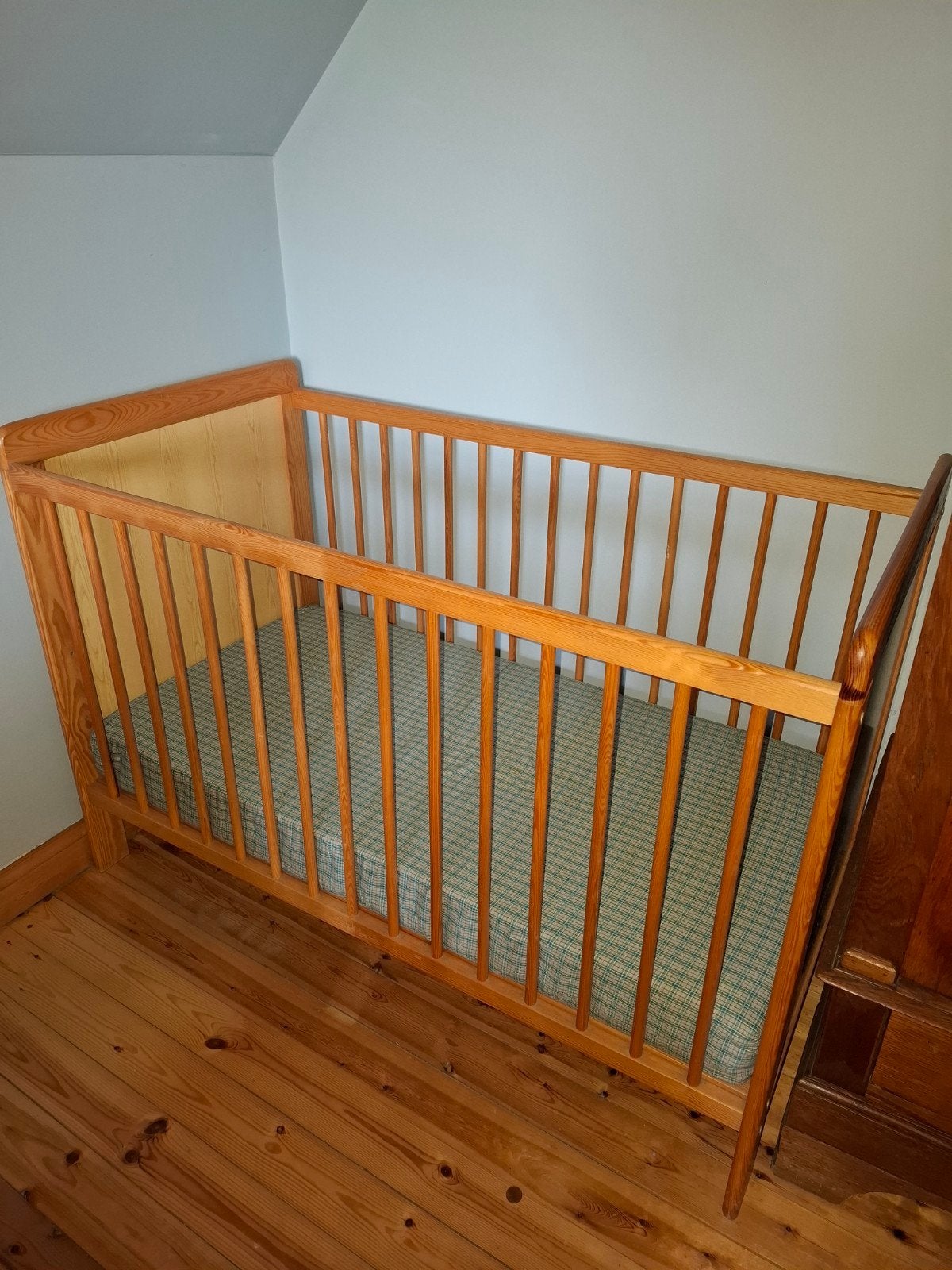 houten kinderbed,  peuterbed kleuterbed, Ophalen, Gebruikt, Matras