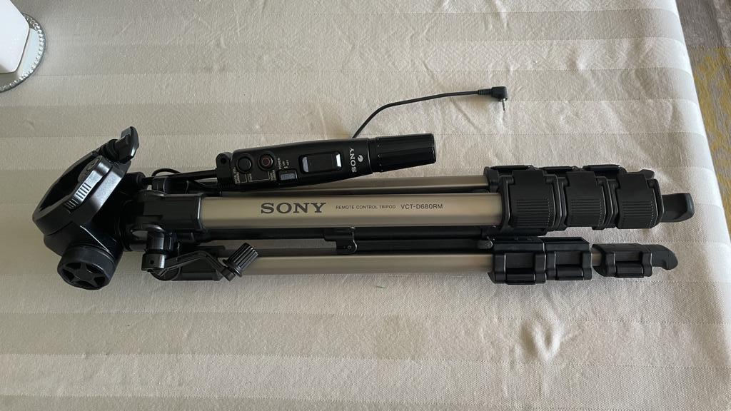 Support pour caméra vidéo Sony et télécommande VCT-D680RM, Avec rotule, 150 à 175 cm, Comme neuf, Enlèvement