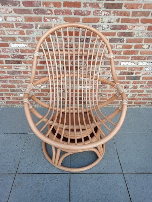 rotan draaistoel en tafel met onderstel in rotan., Ophalen, Gebruikt, Rotan