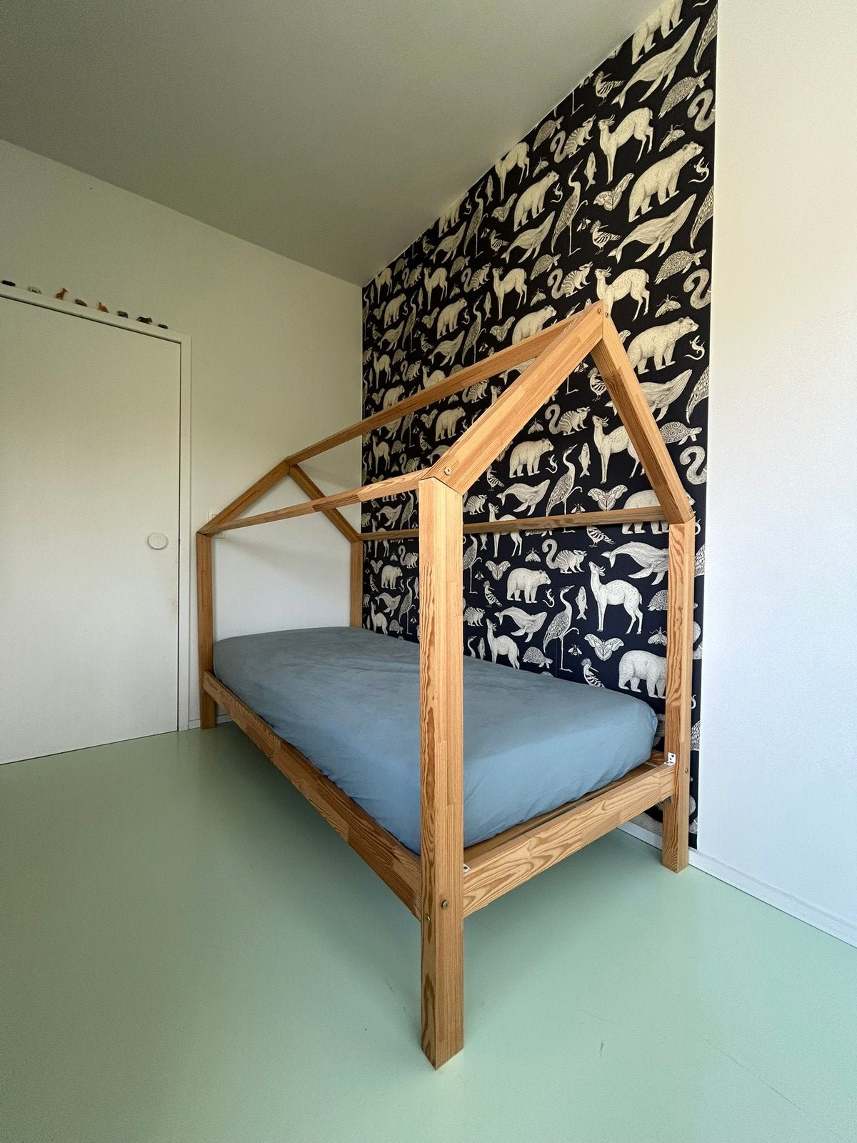 Houten kinderbed - bedhuisje, Ophalen, 85 tot 100 cm, Gebruikt, Lattenbodem