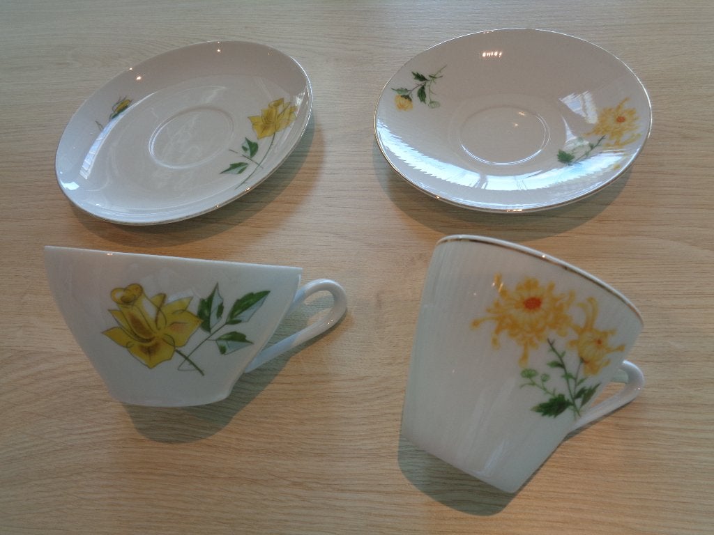 Porselein kopjes en onderzetters - bloemmotief, Antiek en Kunst, Ophalen