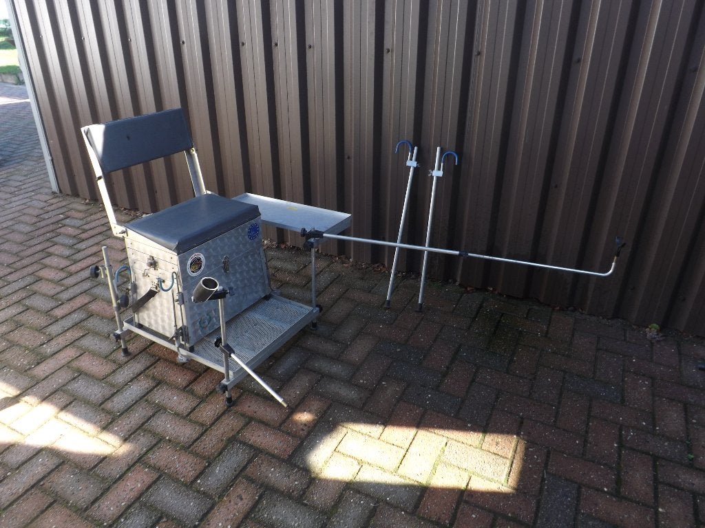 grote visbak vol met klein mat .+ accessories bij, Watersport en Boten, Ophalen, Gebruikt