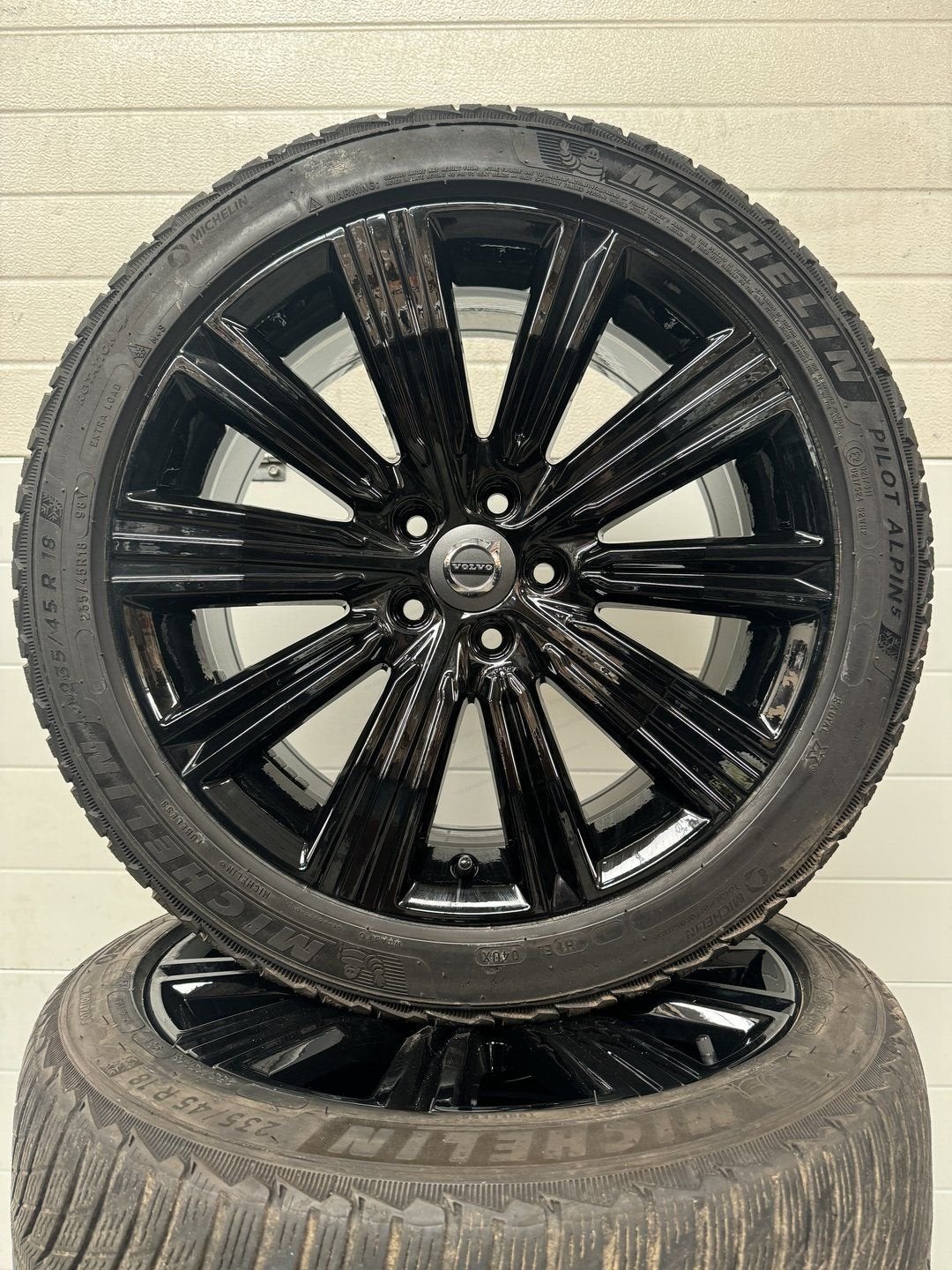 BLACK DEMO SET 18’’VOLVO V60 VELGEN WINTERBANDEN ORIG SET, Auto-onderdelen, Banden en Velgen, 18 inch, Gebruikt, -, -