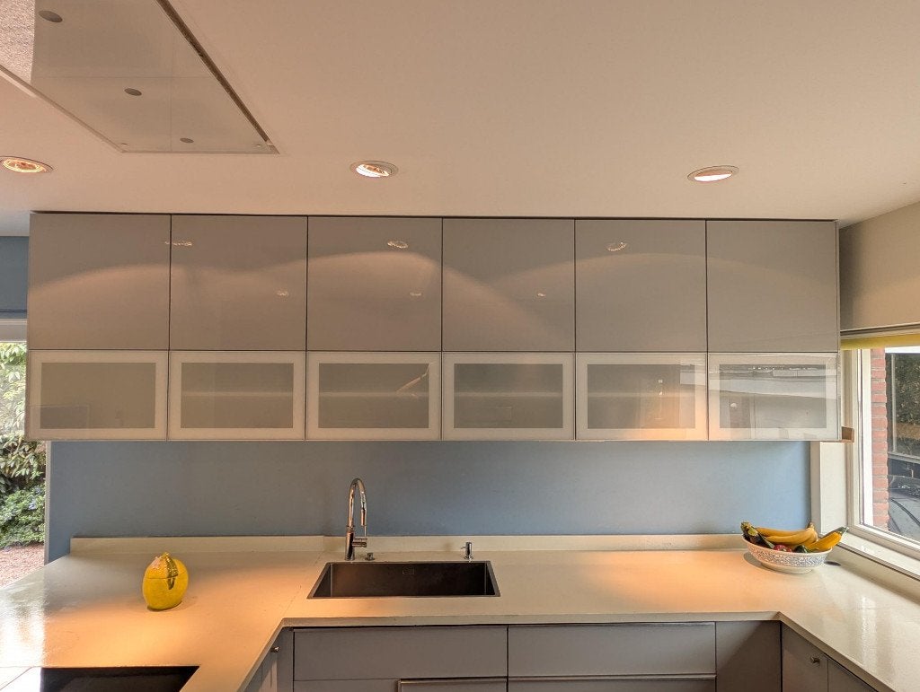 Cuisine design de luxe avec îlot de cuisine —, Maison & Meubles, Cuisine | Cuisines complètes, Gris, Composite, Comme neuf, Cuisine en U