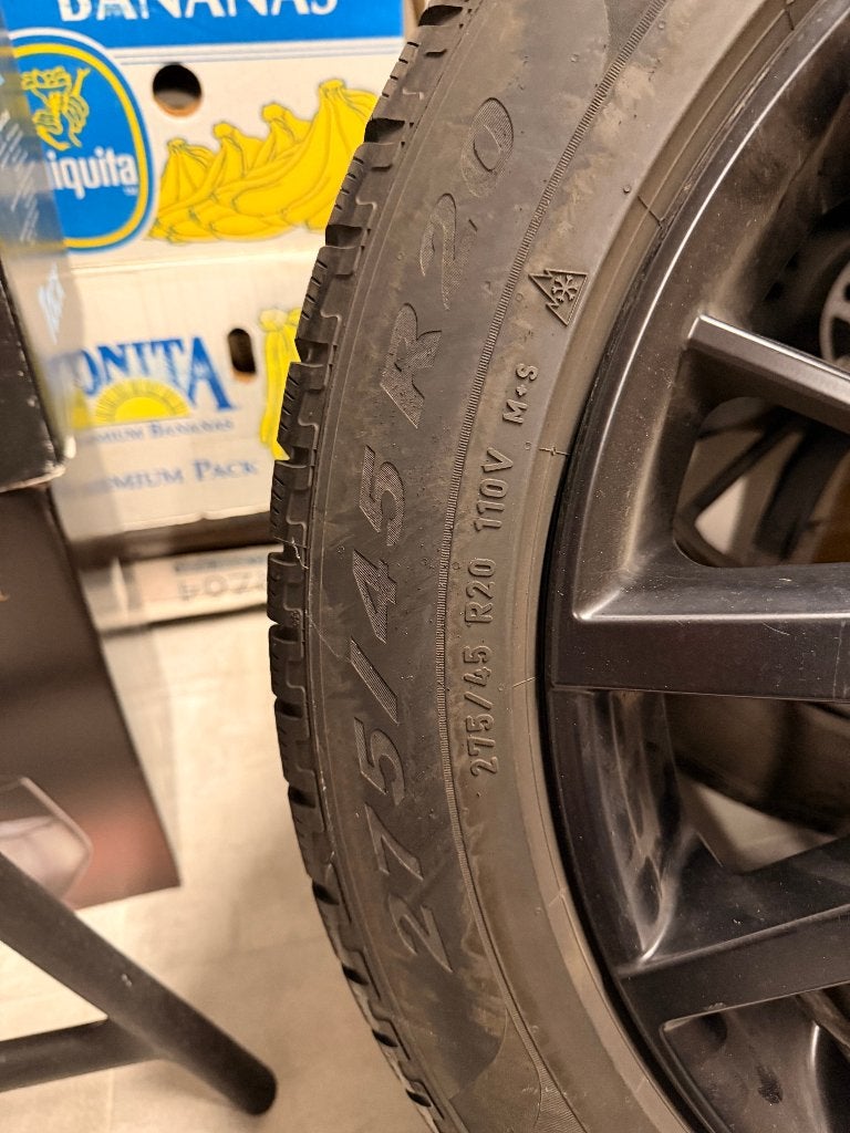 Pneus Hiver Pirelli Scorpio (très peu utilisés), Auto-onderdelen, Ophalen, Gebruikt, 255 mm, Winterbanden