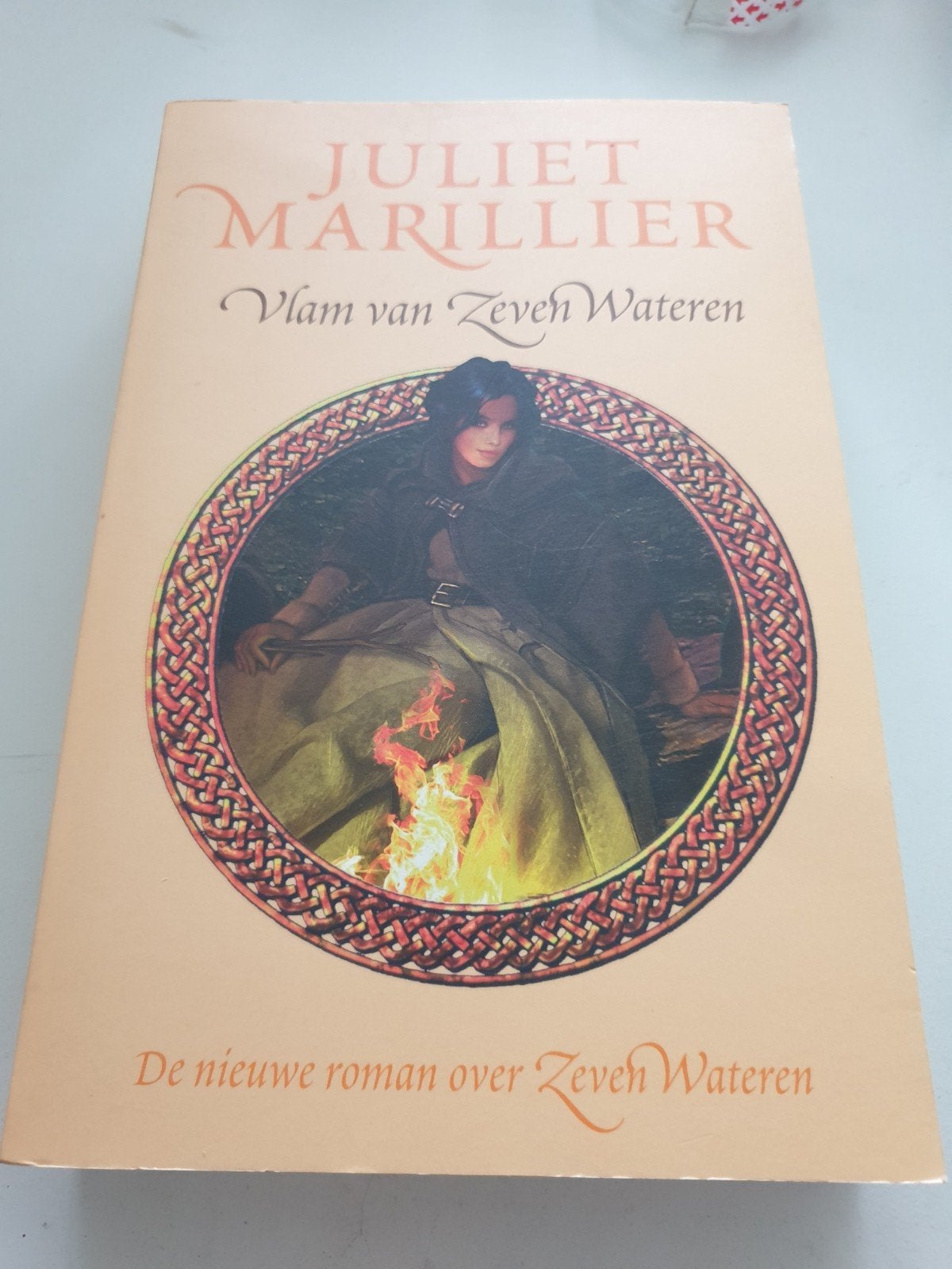 Juliet Marillier - Vlam van Zeven Wateren, Enlèvement ou Envoi, Comme neuf, Juliet Marillier