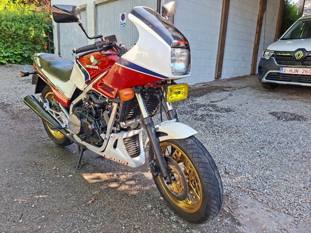 Honda  vf 750, Motos, Occasion, Plus de 35 kW, Permis Moto A1 minimum, Sport