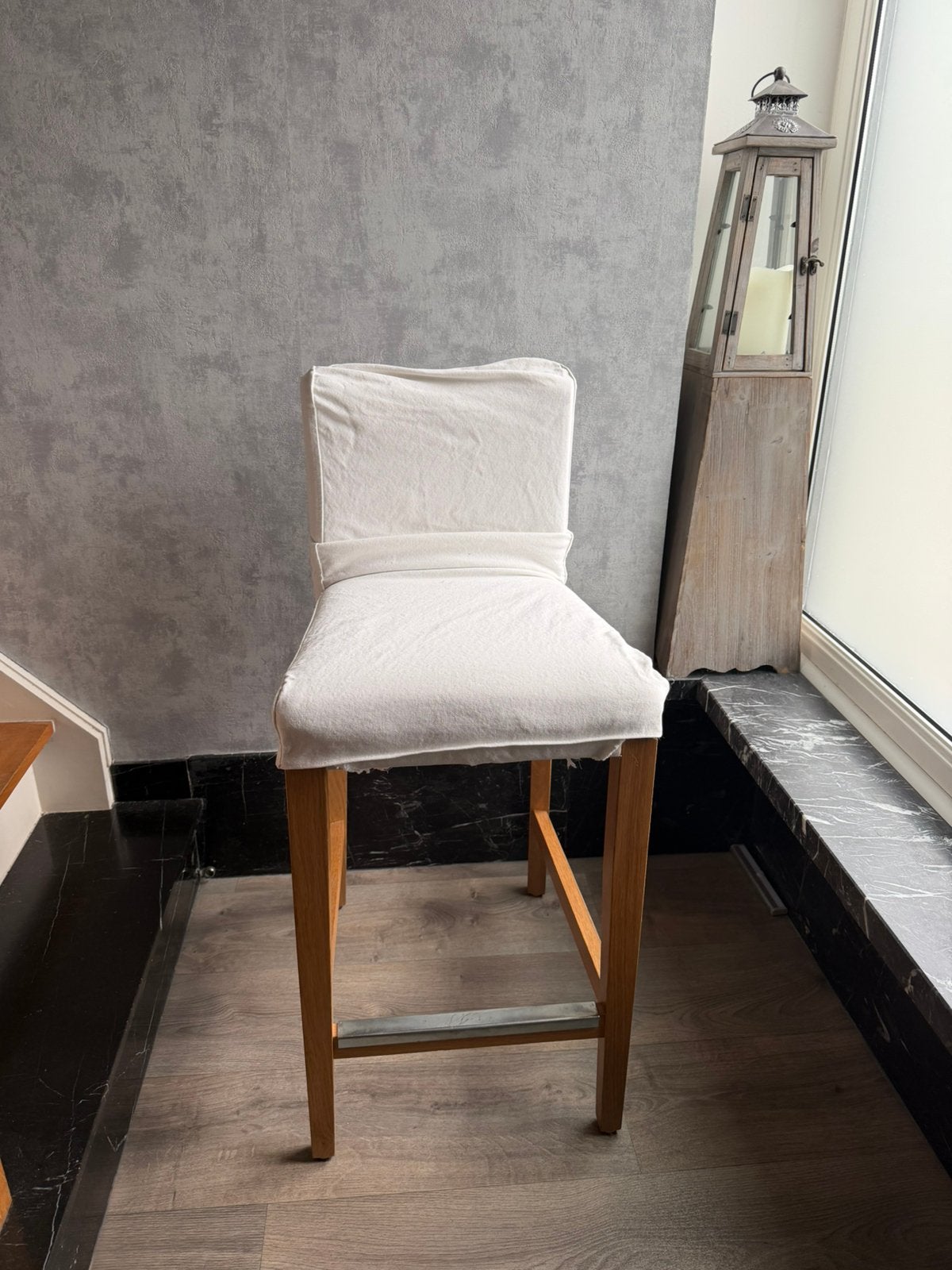 Barkruk ikea met witte hoes, Huis en Inrichting, Barkrukken, Ophalen, Gebruikt, 60 tot 90 cm