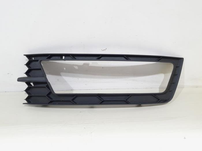 Plaque de protection feu antibrouillard gauche d'un Skoda Ra, Autos : Pièces & Accessoires, Éclairage, Skoda, Utilisé, 3 mois de garantie