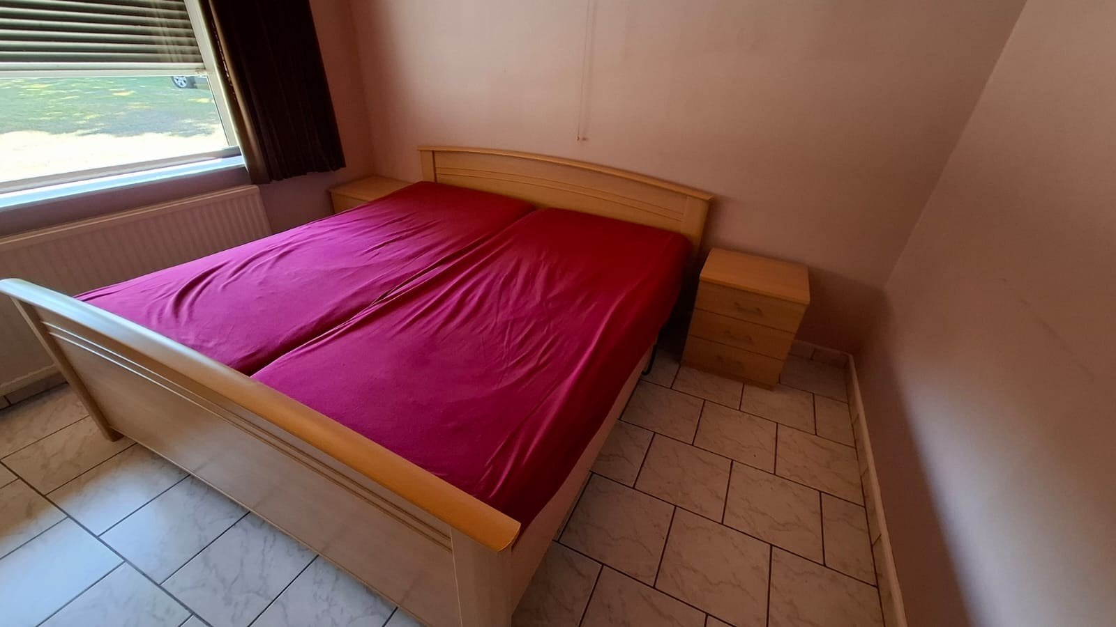 slaapkamer met elektrisch bed, Ophalen, Zo goed als nieuw, Tweepersoons