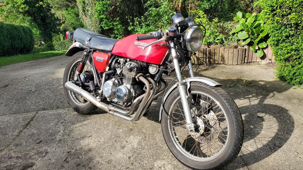 Honda CB 400 Four 1975 plus pieces.