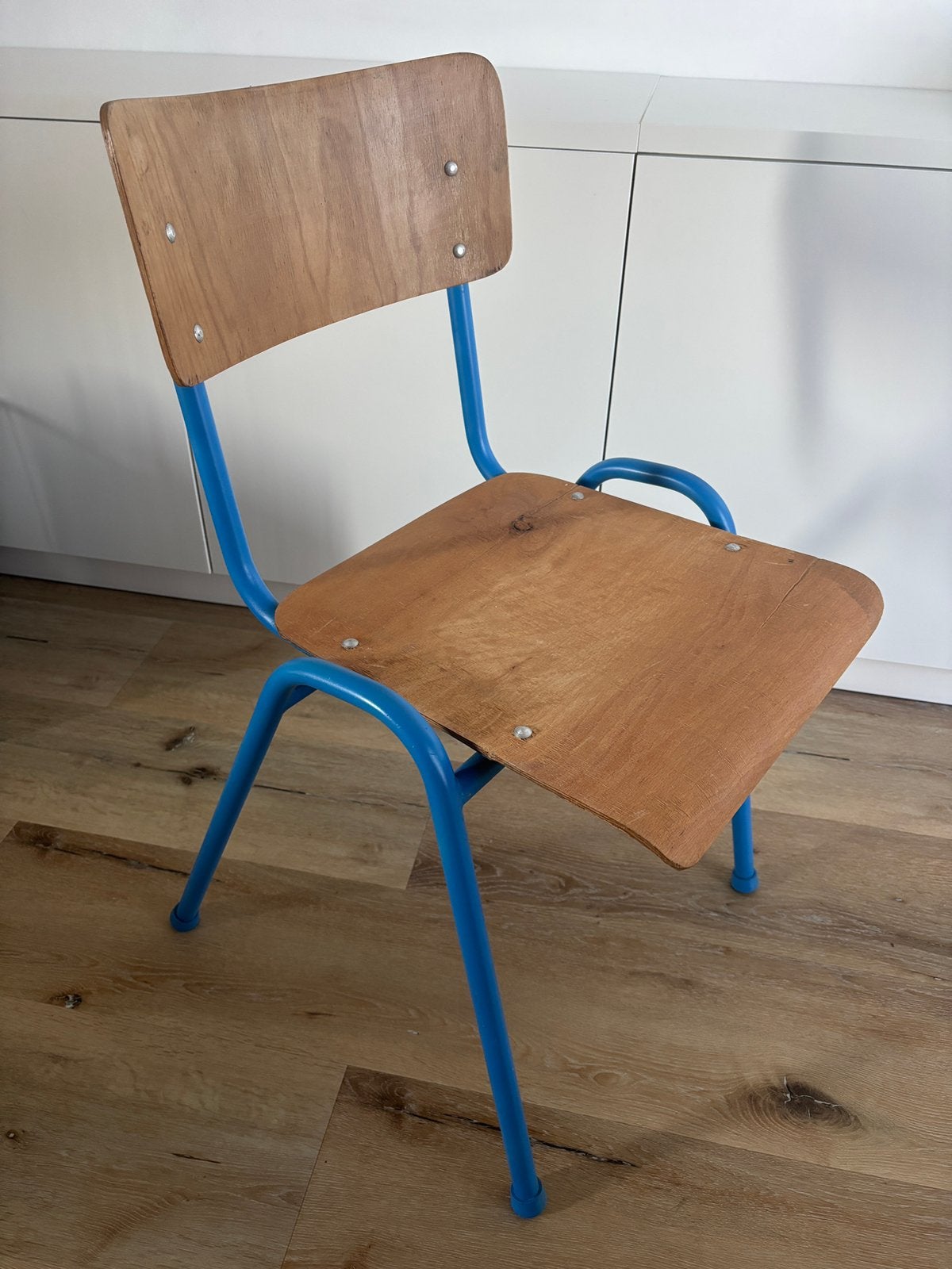 Vintage gekleurde schoolstoelen - gratis, Huis en Inrichting, Ophalen, Gebruikt, Overige kleuren, Vintage
