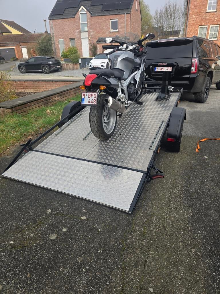 Remorque moto sans rampe a louer, Ophalen
