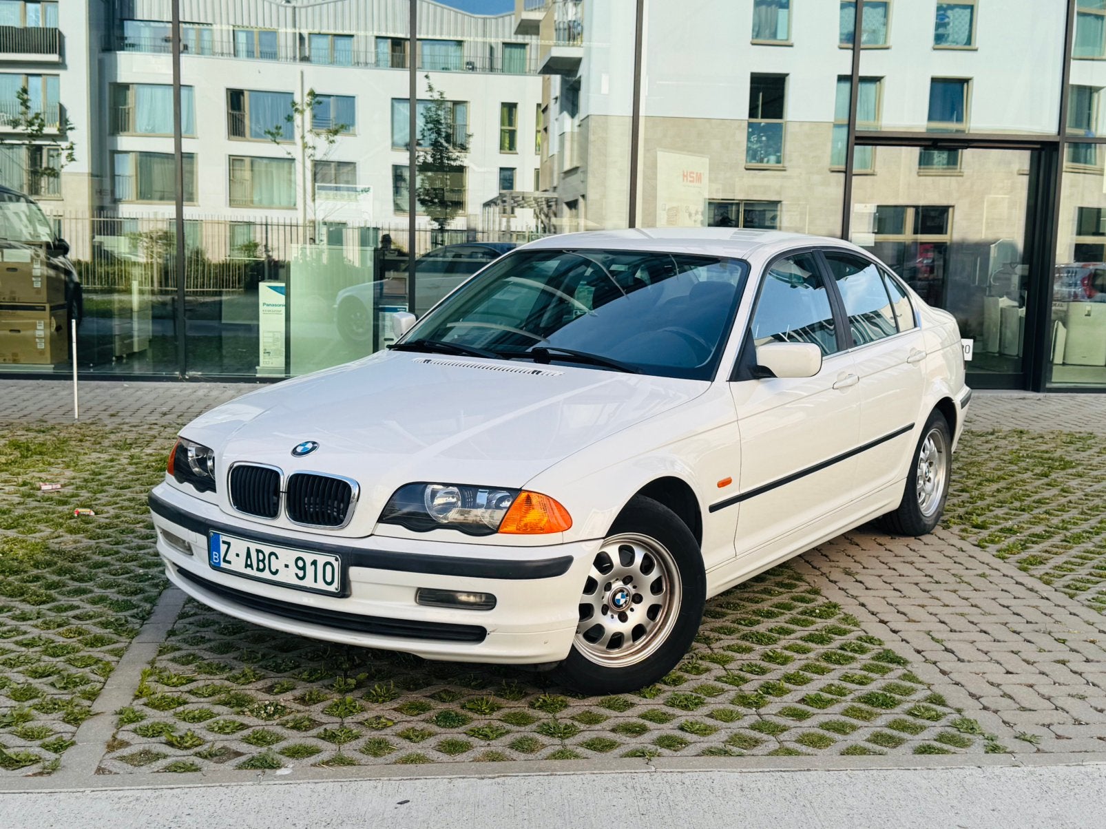 BMW 320i Essence, Achat, Entreprise, Entretenue par le concessionnaire, Noir