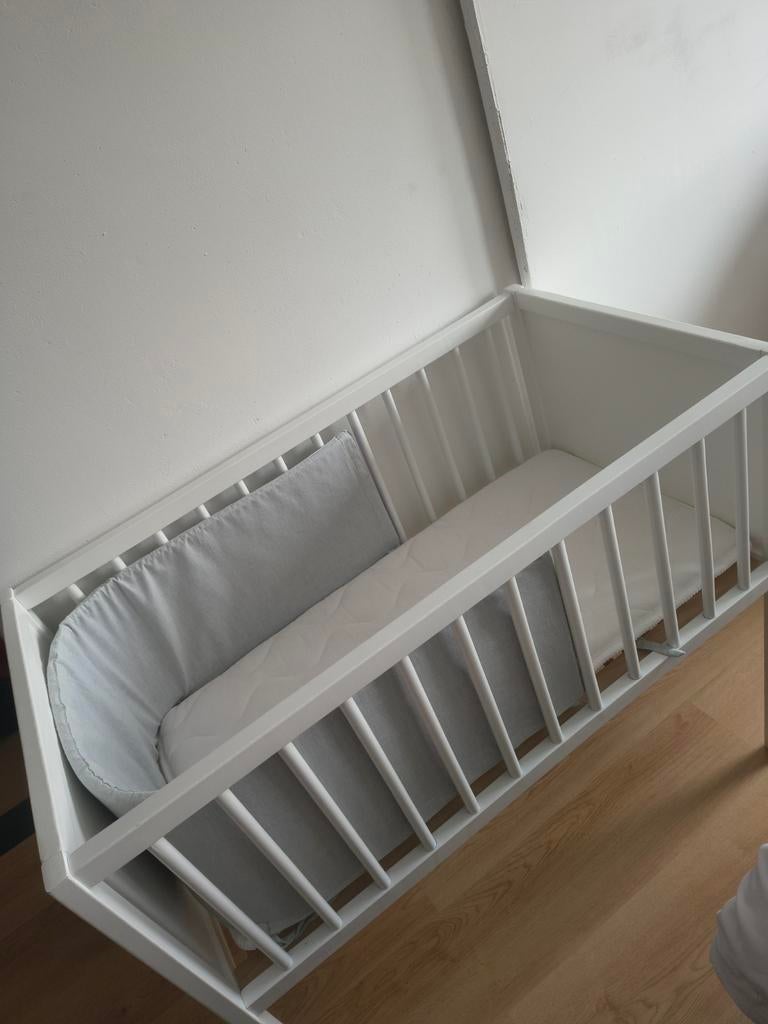 Baby wieg met omranding, Ophalen, Zo goed als nieuw, Wieg