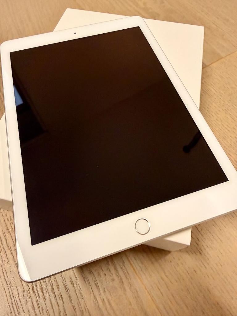 Apple iPAD 6th Gen WiFi 32GB Silver - Model A1893, Computers en Software, Apple iPads, Gebruikt, 32 GB, Apple iPad, Wi-Fi