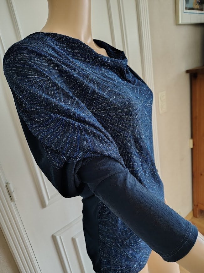 mooie feestelijke blouse, Kleding | Dames, Verzenden, Zo goed als nieuw, Maat 38/40 (M), Blauw