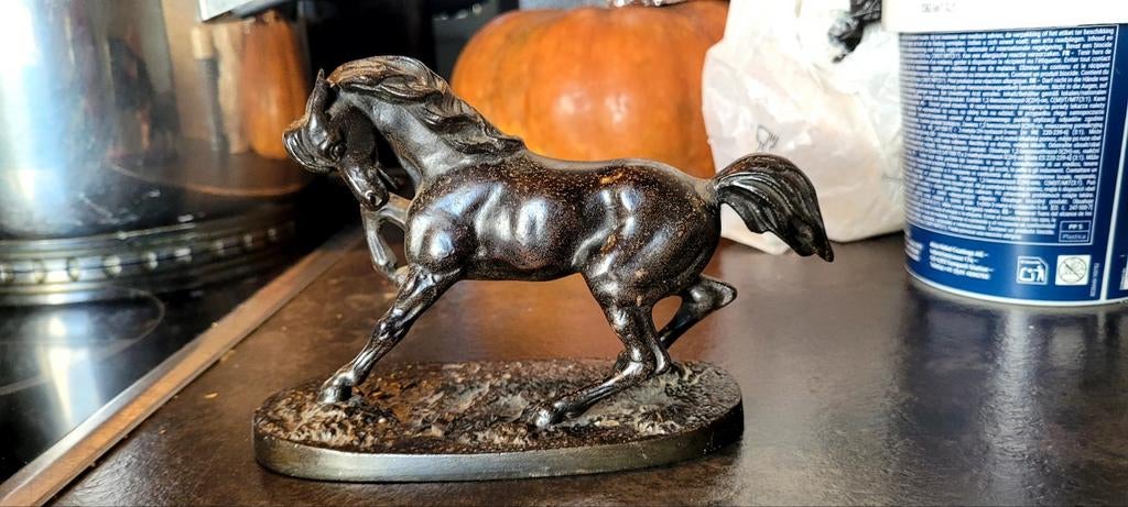 Sculpture en bronze, Enlèvement