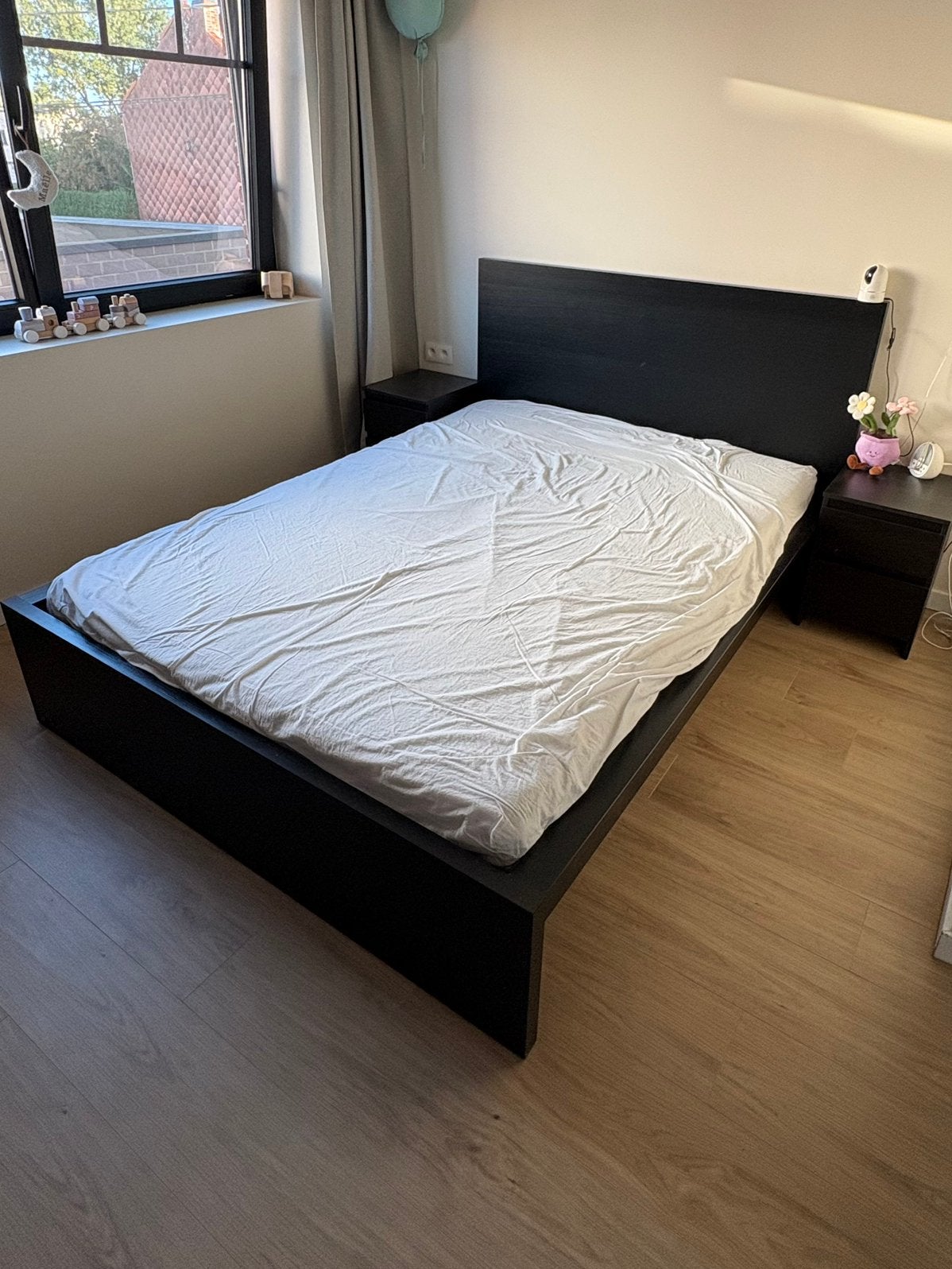 Ikea bed 140x200cm, Ophalen, Zo goed als nieuw, Zwart
