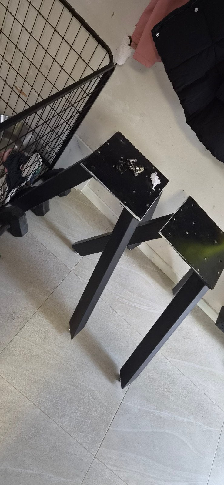Eet tafel zwarte stalen poten., Ophalen