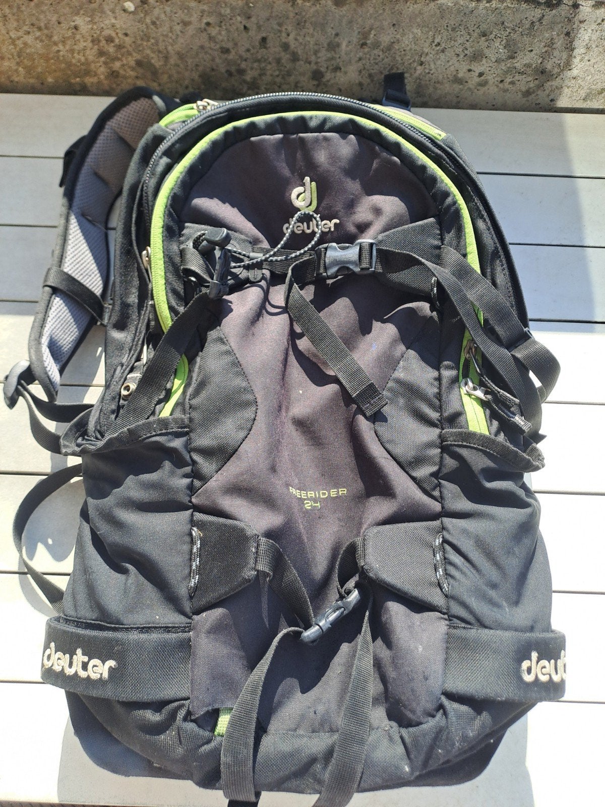 Deuter trekrugzak, Enlèvement