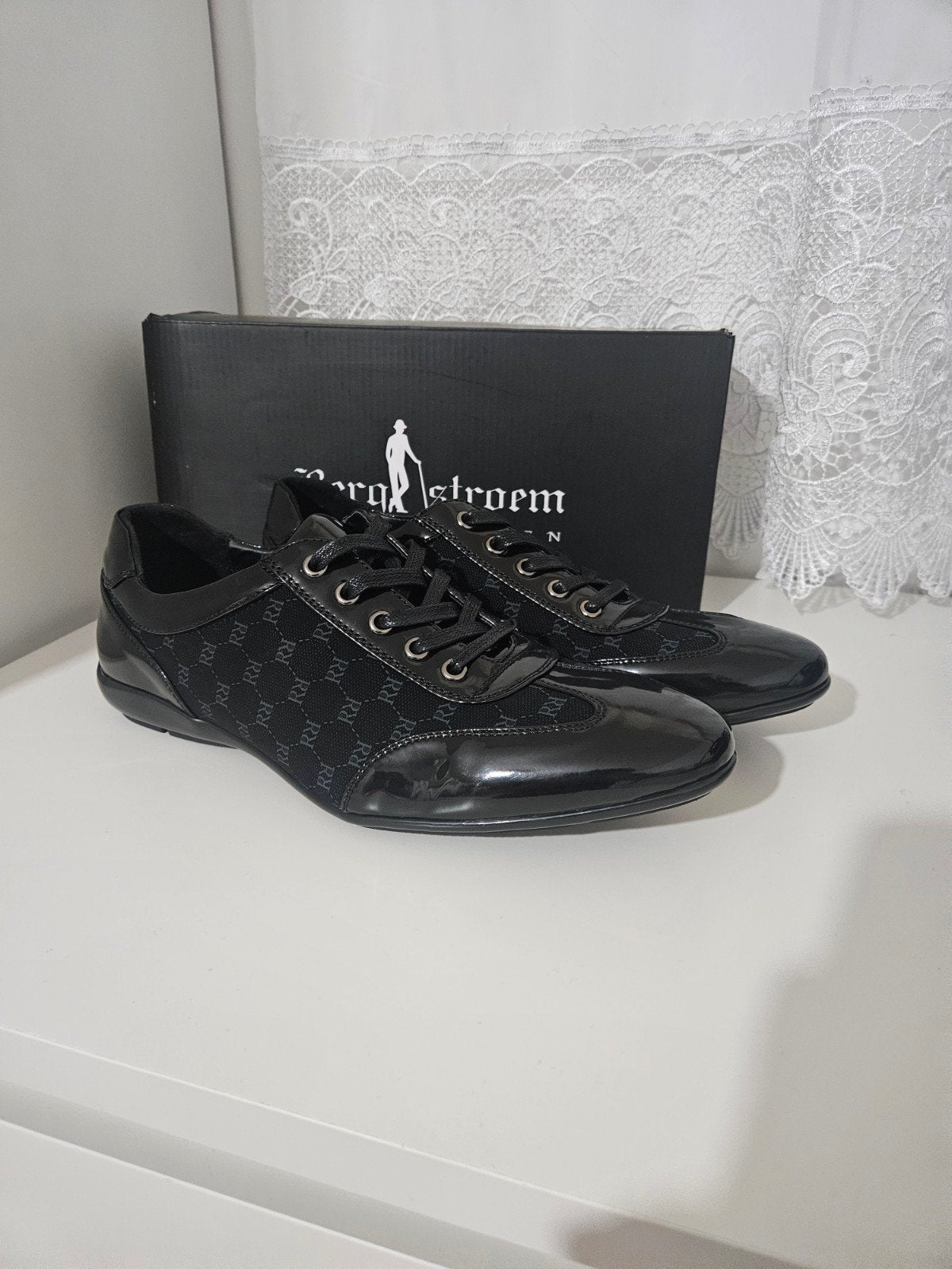 maat 43-44 nieuwe schoenen nooit gedragen geweest, Sport en Fitness, Ophalen, Schoenen