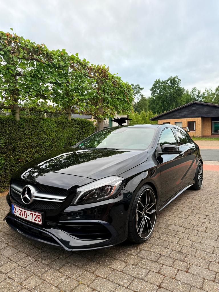 Mercedes A45 AMG facelift nieuwstaat | FULL OPTION | PANO, Auto's, Automaat, Alcantara, Zwart, Berline