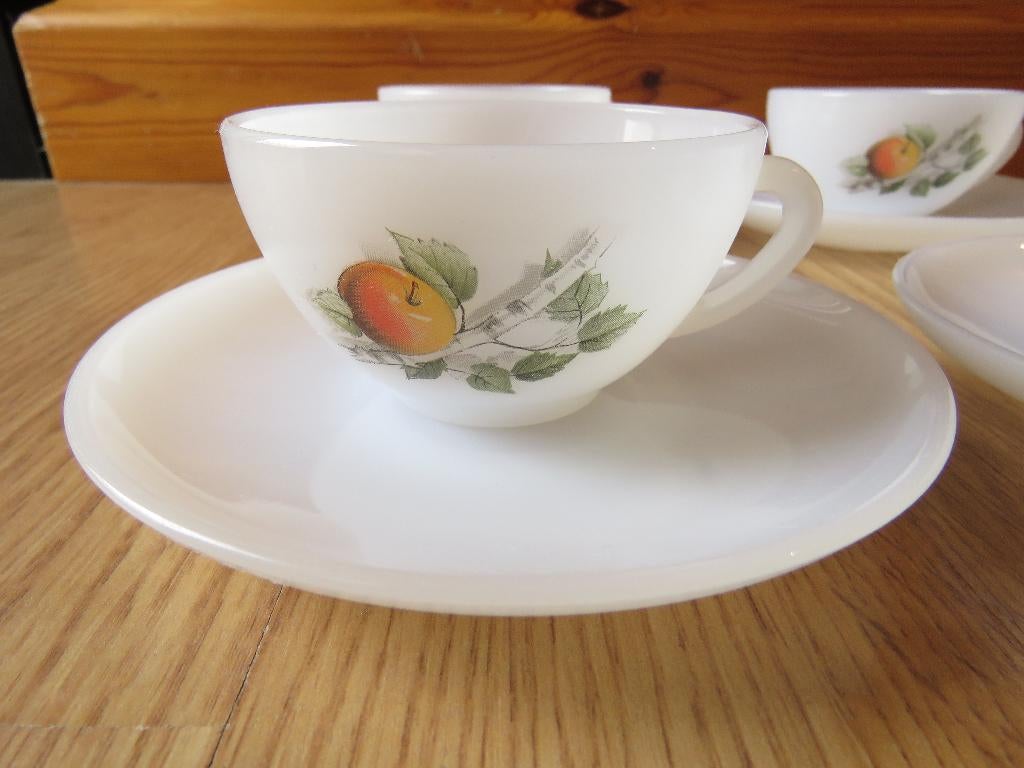 vintage arcopal 4 tasses motifs Fruits de France, Huis en Inrichting, Ophalen of Verzenden, Gebruikt, Kop(pen) en/of Schotel(s)