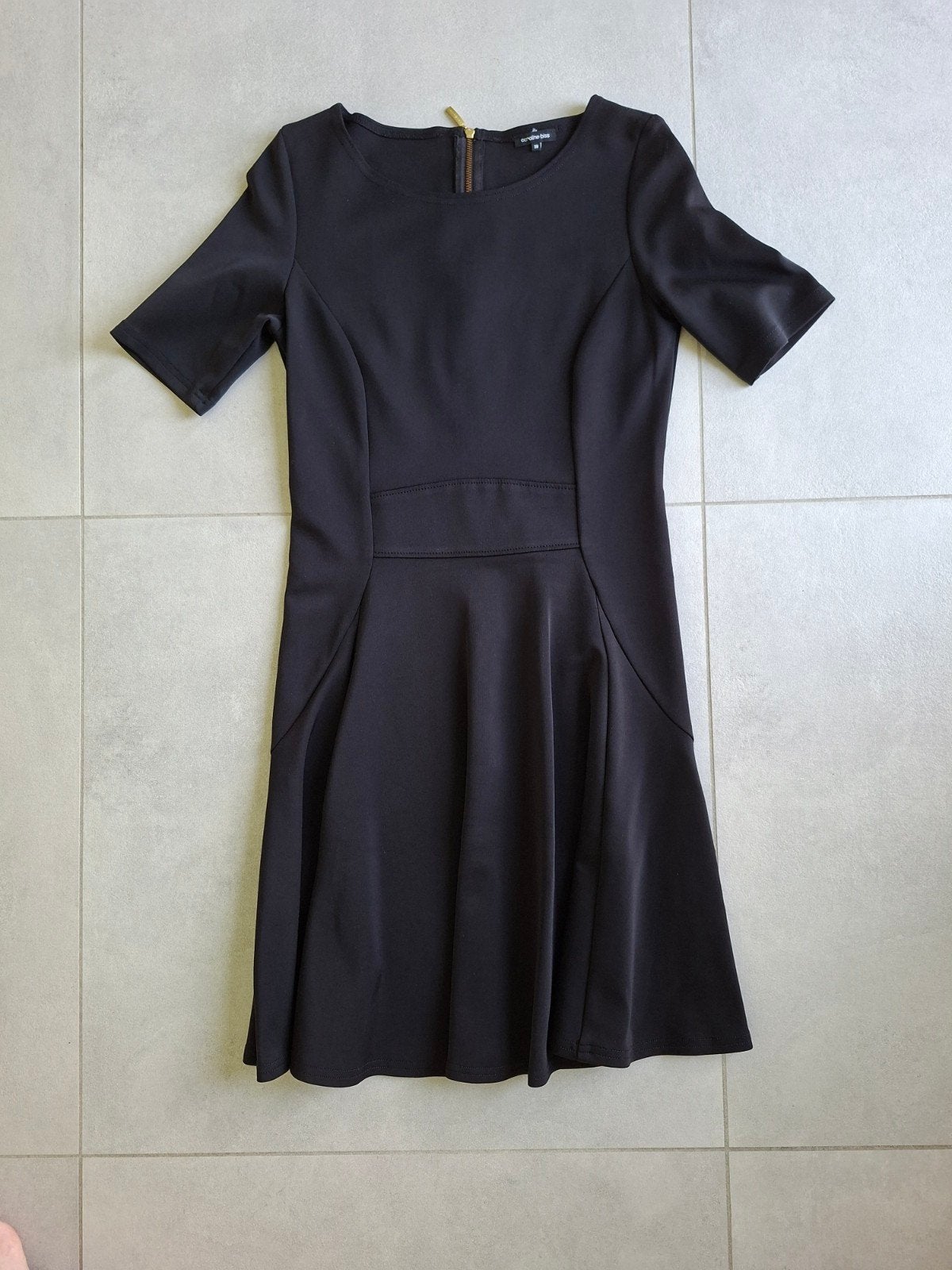 jurk Caroline Biss 38, Kleding | Dames, Jurken, Maat 38/40 (M), Zwart, Ophalen of Verzenden, Knielengte