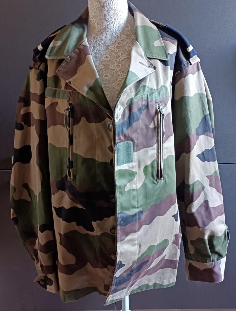 Une veste armée bariolé, Enlèvement ou Envoi