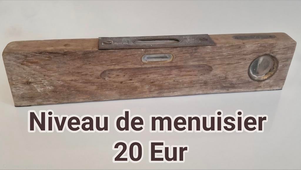 Ancien niveau de menuisier et sa boîte de chantier, Antiquités & Art
