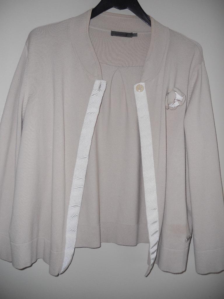 cardigan Avalanche maat medium nieuw, Verzenden, Beige, Maat 42/44 (L), Zo goed als nieuw