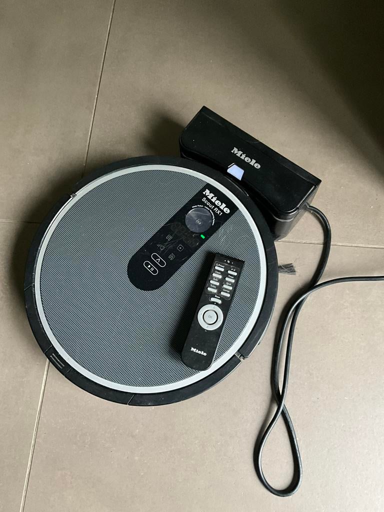 Miele robot stofzuiger Scout RX1, Elektronische apparatuur, Ophalen of Verzenden, Gebruikt, Reservoir, Robotstofzuiger
