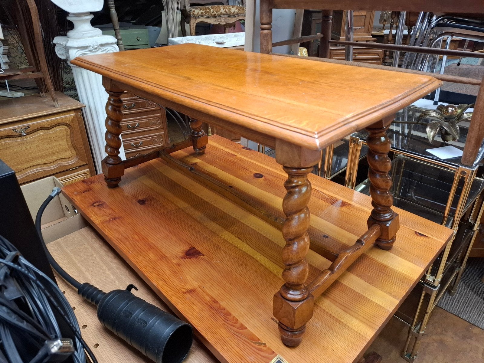 Table basse pour salon pièce téléviseur.
